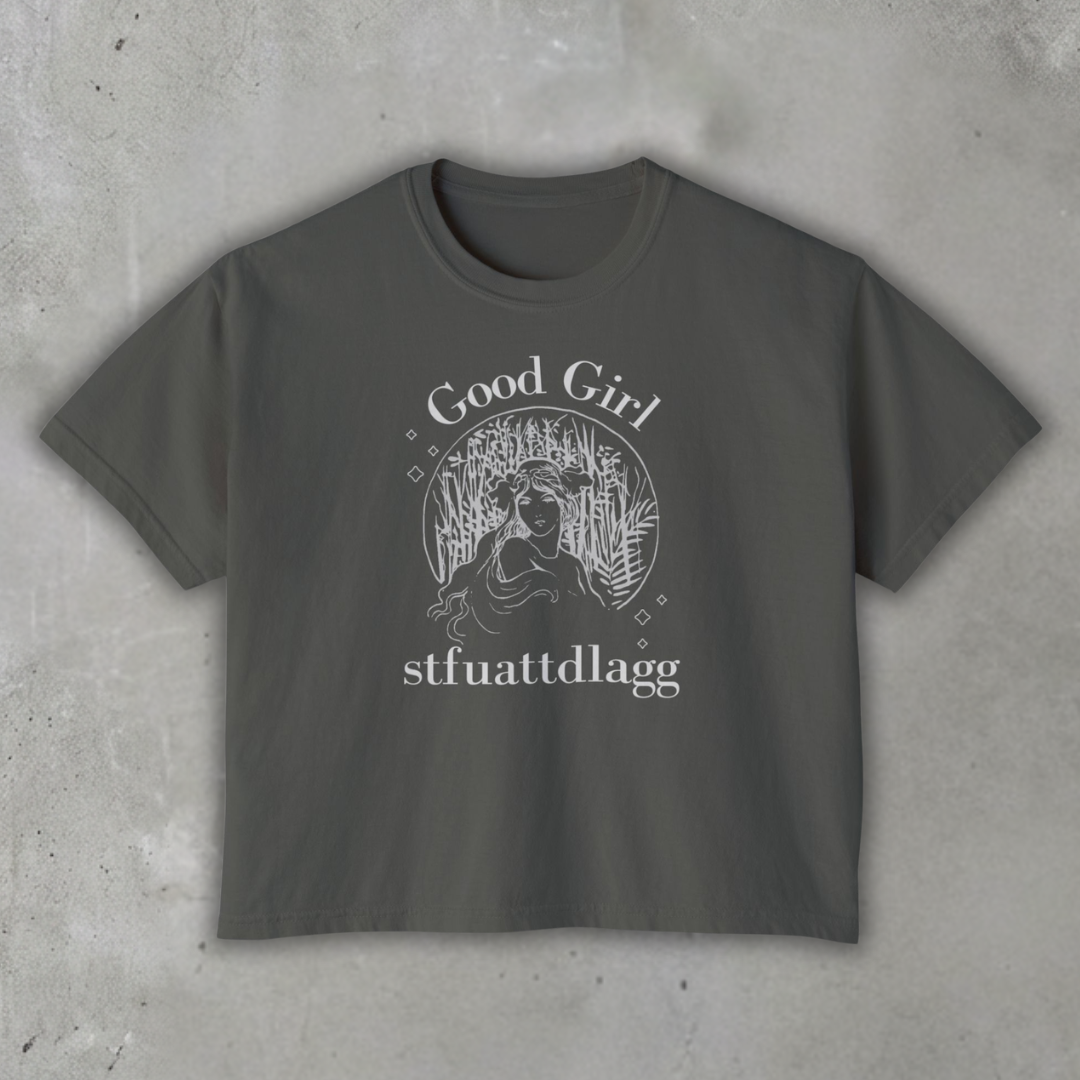 Good_girl_STFUATTDLAGG_Boxy_Tee_Pepper