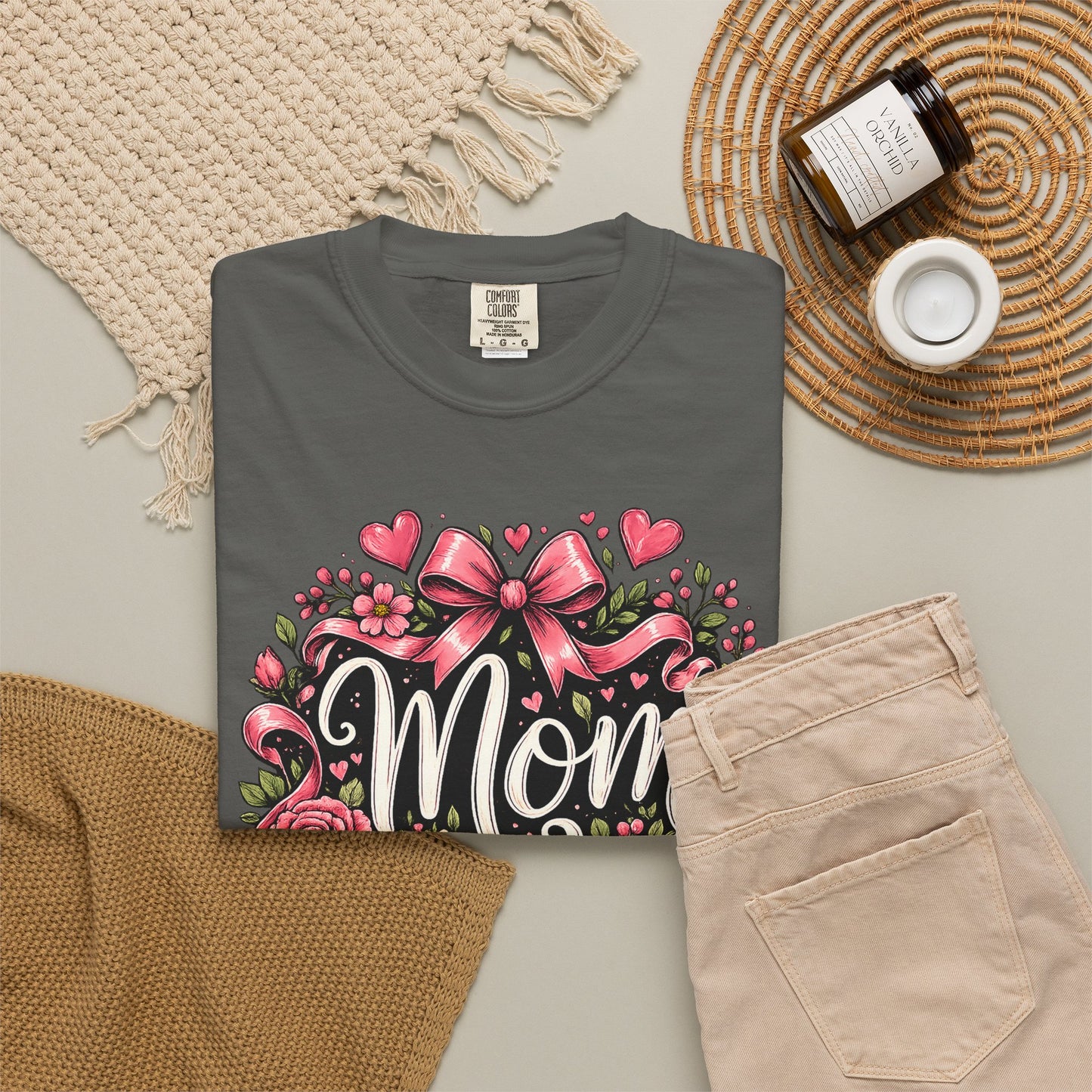 Mom_Floral_T-Shirt_Heart_and_Book_Gray