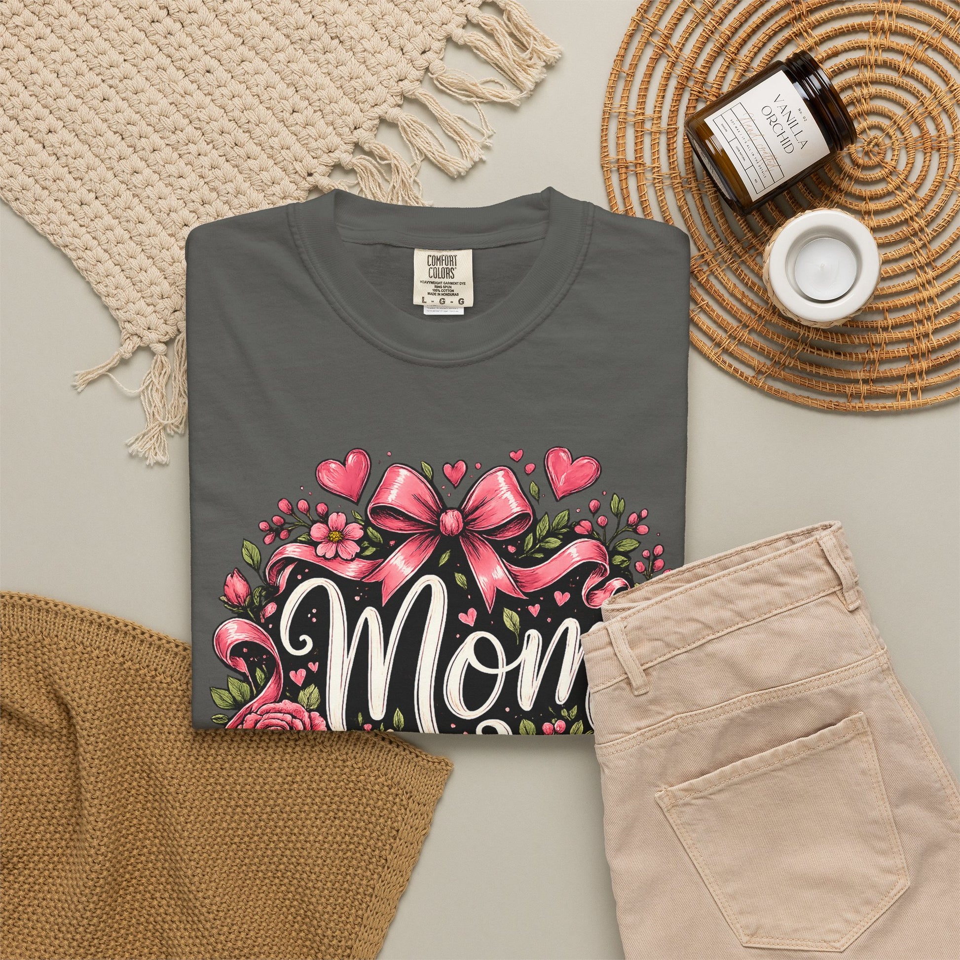 Mom_Floral_T-Shirt_Heart_and_Book_Gray