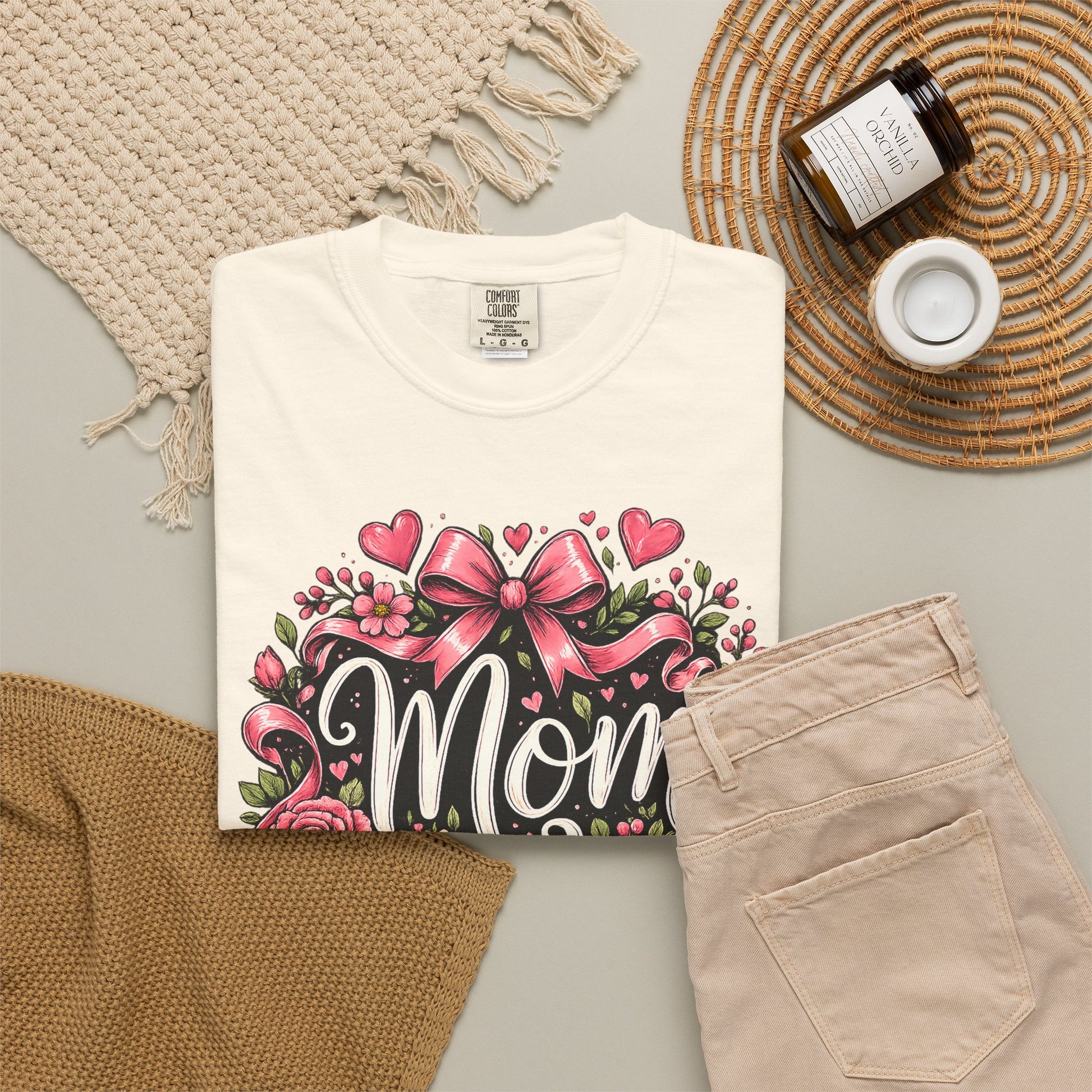 Mom_Floral_T-Shirt_Heart_and_Book_Ivory