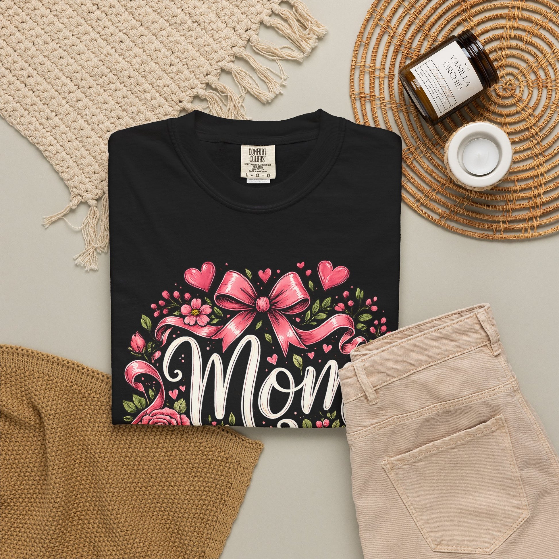 Mom_Floral_T-Shirt_Heart_and_Book_black