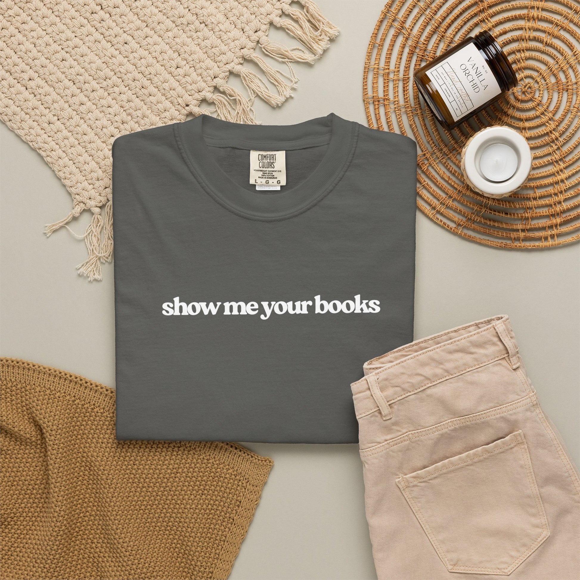 Show_Me_Your_Books_Pepper